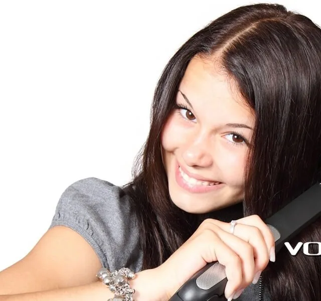 voltage cosmetics dañan tu cabello planchar el cabello